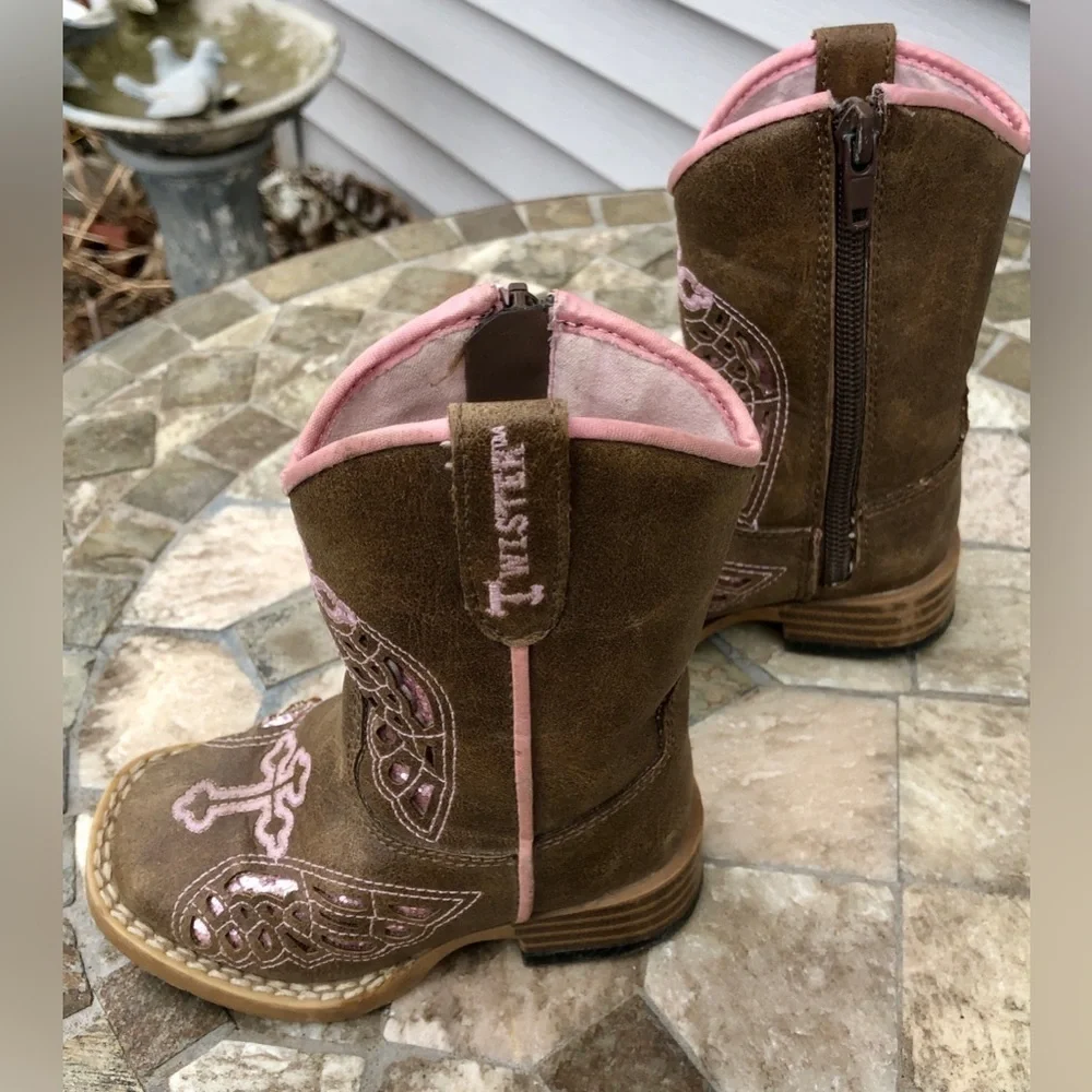 🪺Blazin’ Roxx Gracie Wings & Cross Inlay Western Boots